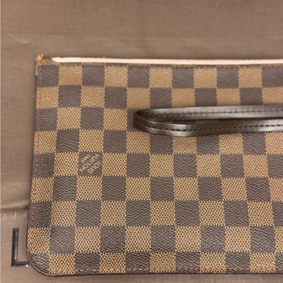 Louis Vuitton Authentic Damier Ebene Neverfull MM Pochette - Picture 3 of 13